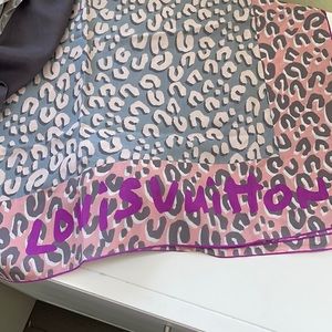 Louis Vuitton silk scarf excellent condition
